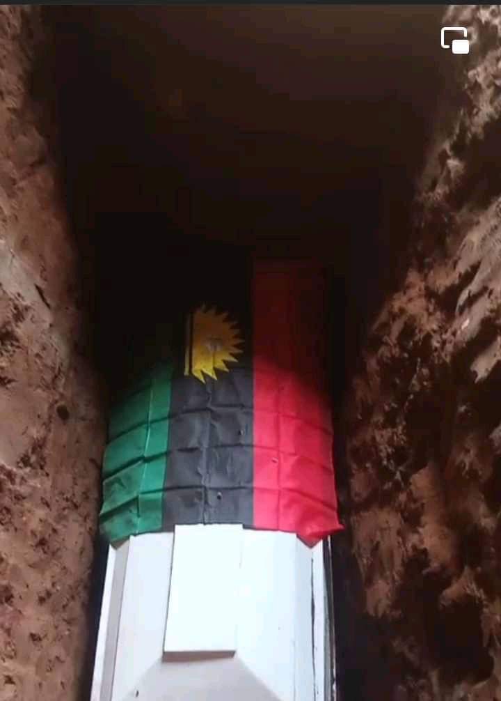 EmmanuelIgweb12's tweet photo. Munachisom  Rest In Peace Comrade, your  enemies took you away from us in a brutal way , those murders will never go free. Continue to fight on even on the other side . RIP Nwachineke! https://t.co/LLWKNNQWcN
