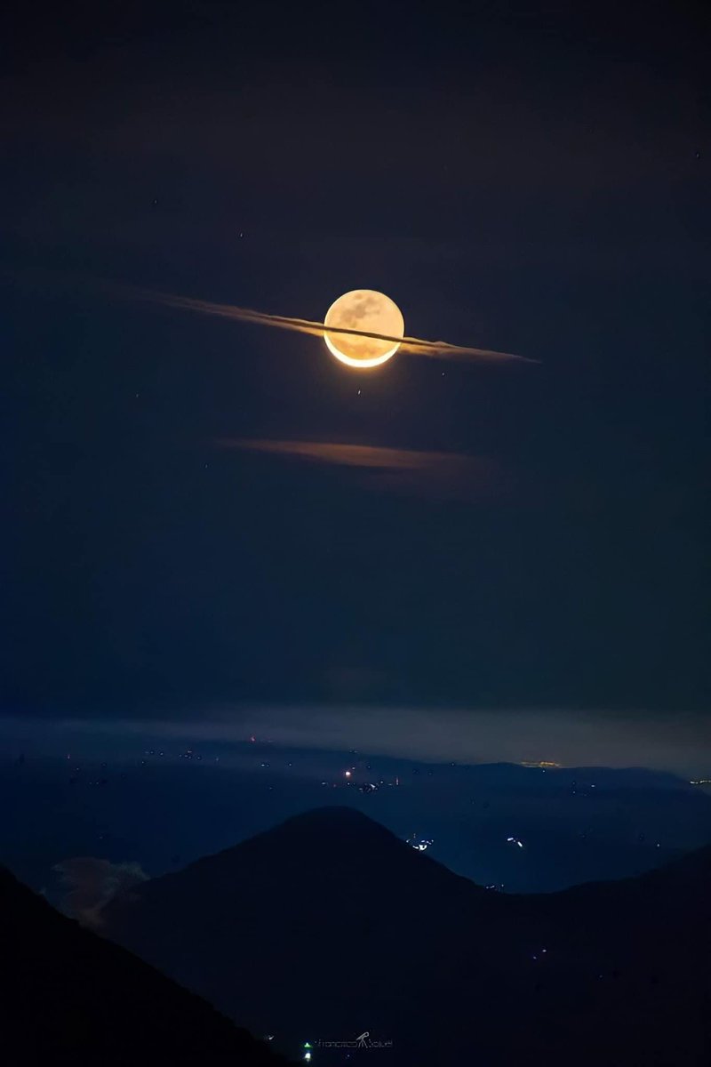 AngelsWhisperr's tweet photo. The Moon dressed in Saturn https://t.co/xS3JaEiUqi