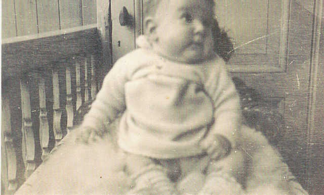 AuschwitzMuseum's tweet photo. 25 December 1940 | A Dutch Jewish boy, Leon Jacob, was born in Groningen. 

In October 1942 he was deported to #Auschwitz and murdered in a gas chamber after the selection. https://t.co/NR5zVLsNId