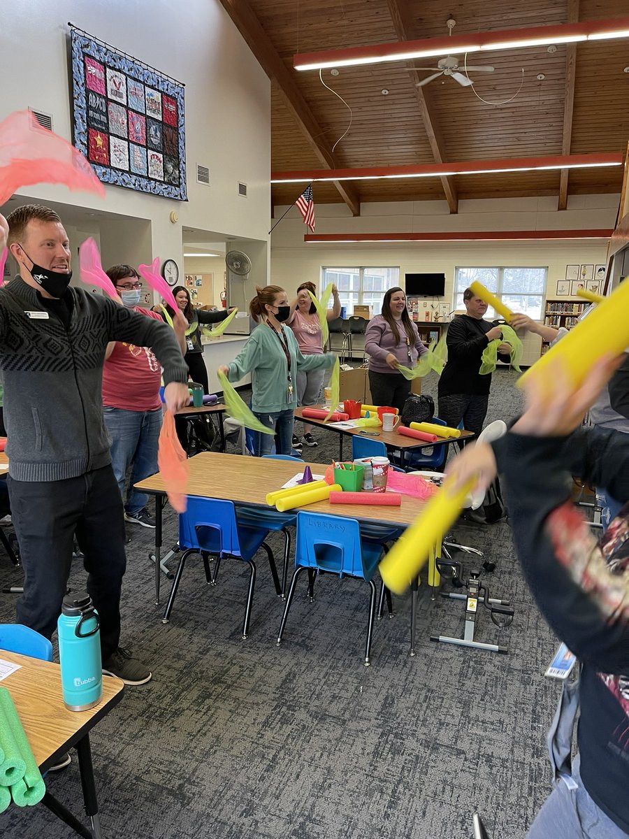 ReadMatz's tweet photo. Bohemian rhapsody conducting and scarves. @Foundation4SPS @CoachBrum @PittmanEagles https://t.co/gjLbdtNqNj