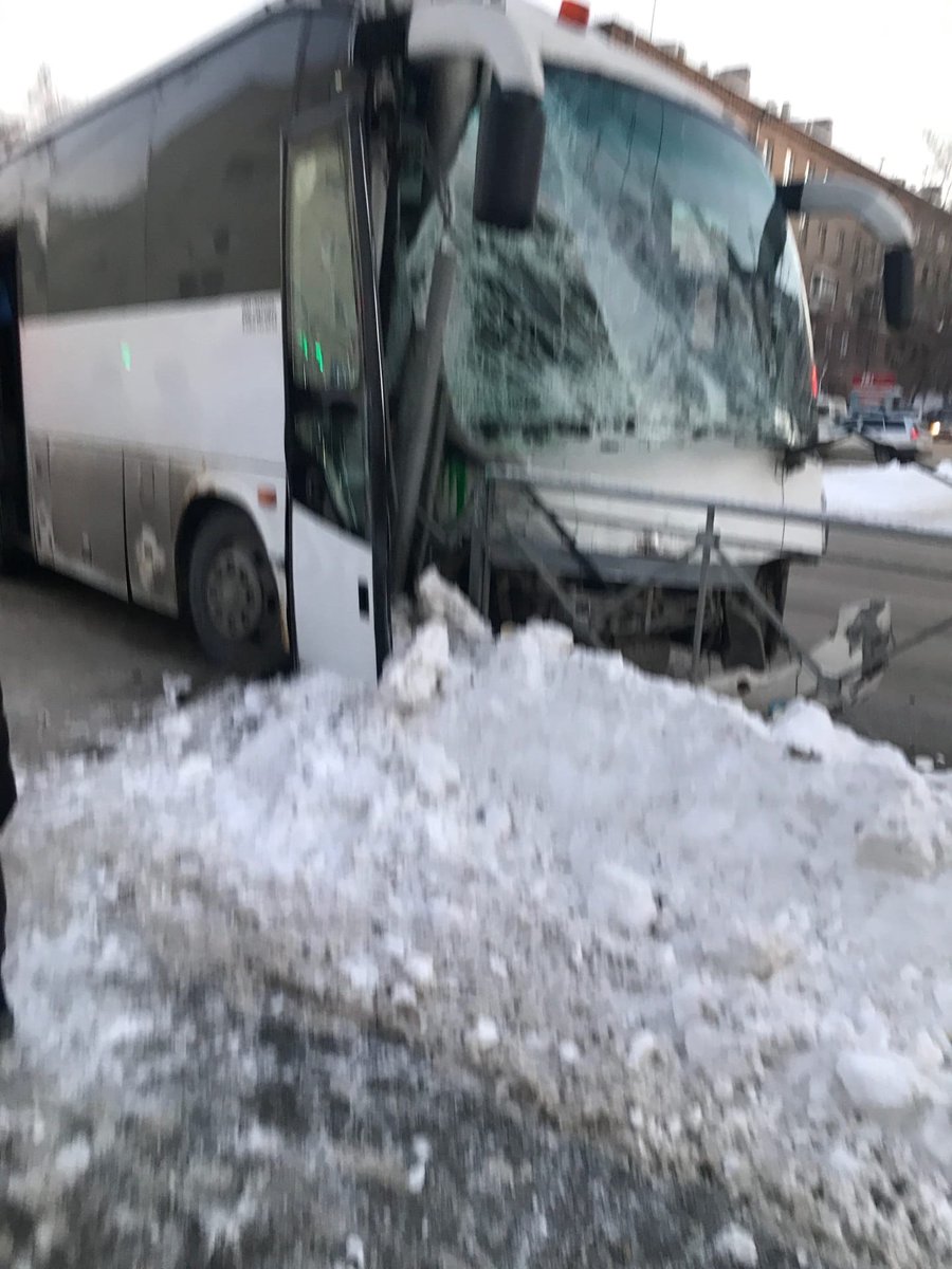 elkaold's tweet photo. Фан факт, в этом автобусе мои одноклассники ехали в лагерь https://t.co/TLgjVDaJ5R