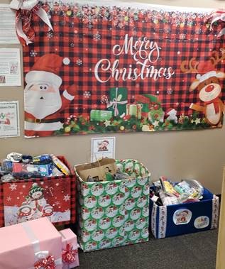ForwardAirJobs's tweet photo. The Sprit of Giving is stronger than ever at Forward! Happy Holidays from our family to yours!
#Forward #DriveForward #SeasonsGreetings https://t.co/zyTuVfGYQG