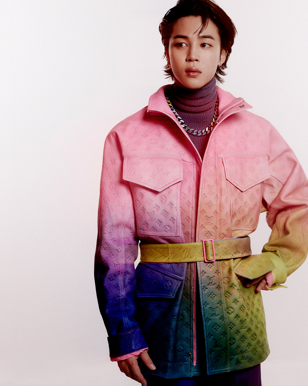 Louis Vuitton on X: #V in #LouisVuitton. The @bts_twt member and House  Ambassador is photographed for the January 2022 Special Editions of  @VogueKorea and @GQKorea in pieces from the #LVMenSS22 Collection by