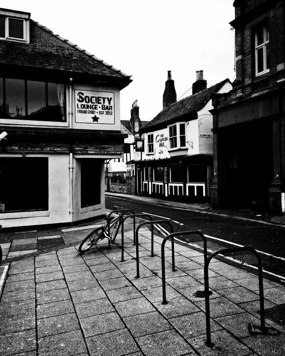 CWFineArt's tweet photo. I seem to be spending more time shooting York than my home city of Lincoln recently 
#your_yorkshire #visitnorthyorkshire #York #Yorkshire #colourblindphotography #blackandwhitephotography https://t.co/9RFlFEF5Jm