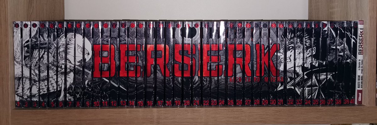 Nepharaona's tweet photo. Incroyable fresque Berserk, seinen écrit par Kentaro Miura (Repose en paix 🙏). 

Elle rentre parfaitement dans la place dédiée, elle est magnifique, scène incroyable. J'en suis ravie 🥰

Fresque réalisée par @/greysquirrel9 sur Instagram. https://t.co/MYi51wTdu6