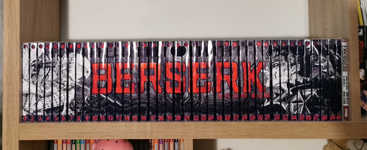 Nepharaona's tweet photo. Incroyable fresque Berserk, seinen écrit par Kentaro Miura (Repose en paix 🙏). 

Elle rentre parfaitement dans la place dédiée, elle est magnifique, scène incroyable. J'en suis ravie 🥰

Fresque réalisée par @/greysquirrel9 sur Instagram. https://t.co/MYi51wTdu6