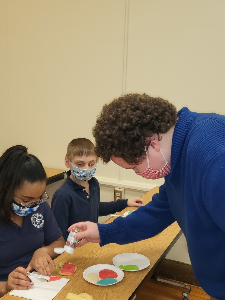 falkschool's tweet photo. Ms. Bushardt's high school students traveled all the way from Rossler to decorate cookies with Ms. Young's class at Roosevelt. How do you like to decorate your cookies?

#ThisIsFalk #Cookies #christmascookies #holidays https://t.co/pDsPWiyHQJ