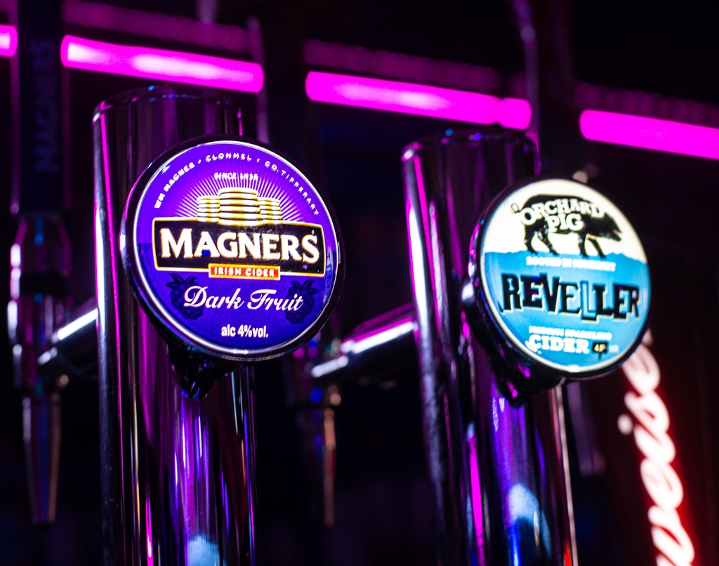 Christmas is all about family, so why don't you come spend time with us- your family?

#PlayAtPins #PreAtPins #Bowling #Cocktails #Cardiff #SouthWales #EscapeRooms #Karaoke #cider