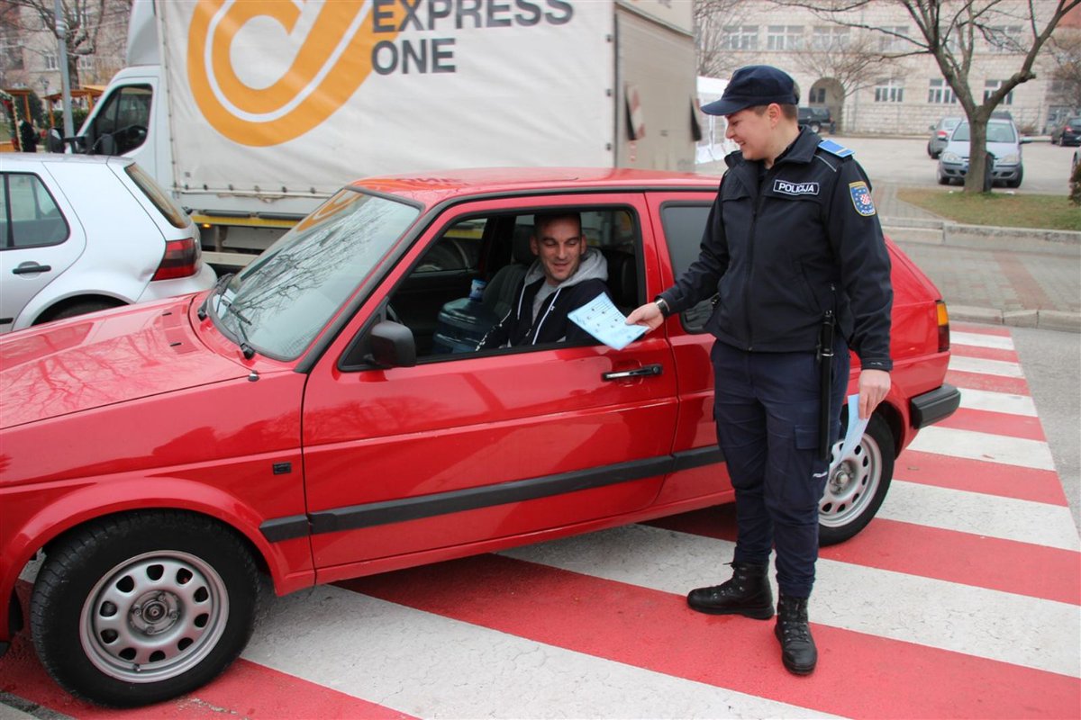 VedadPinjo's tweet photo. "A gunshot is not music! Celebrate wisely, without weapons!" Key awareness-raising message shared among the citizens of Posušje today in collaboration with MoI West-Herzegovina Canton. #SALW #Roadmap #ProjectPILLAR https://t.co/4FEa6jm8kS