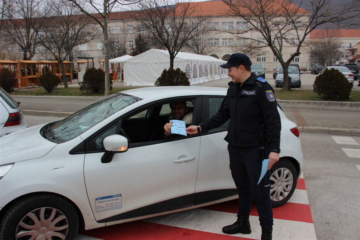 VedadPinjo's tweet photo. "A gunshot is not music! Celebrate wisely, without weapons!" Key awareness-raising message shared among the citizens of Posušje today in collaboration with MoI West-Herzegovina Canton. #SALW #Roadmap #ProjectPILLAR https://t.co/4FEa6jm8kS