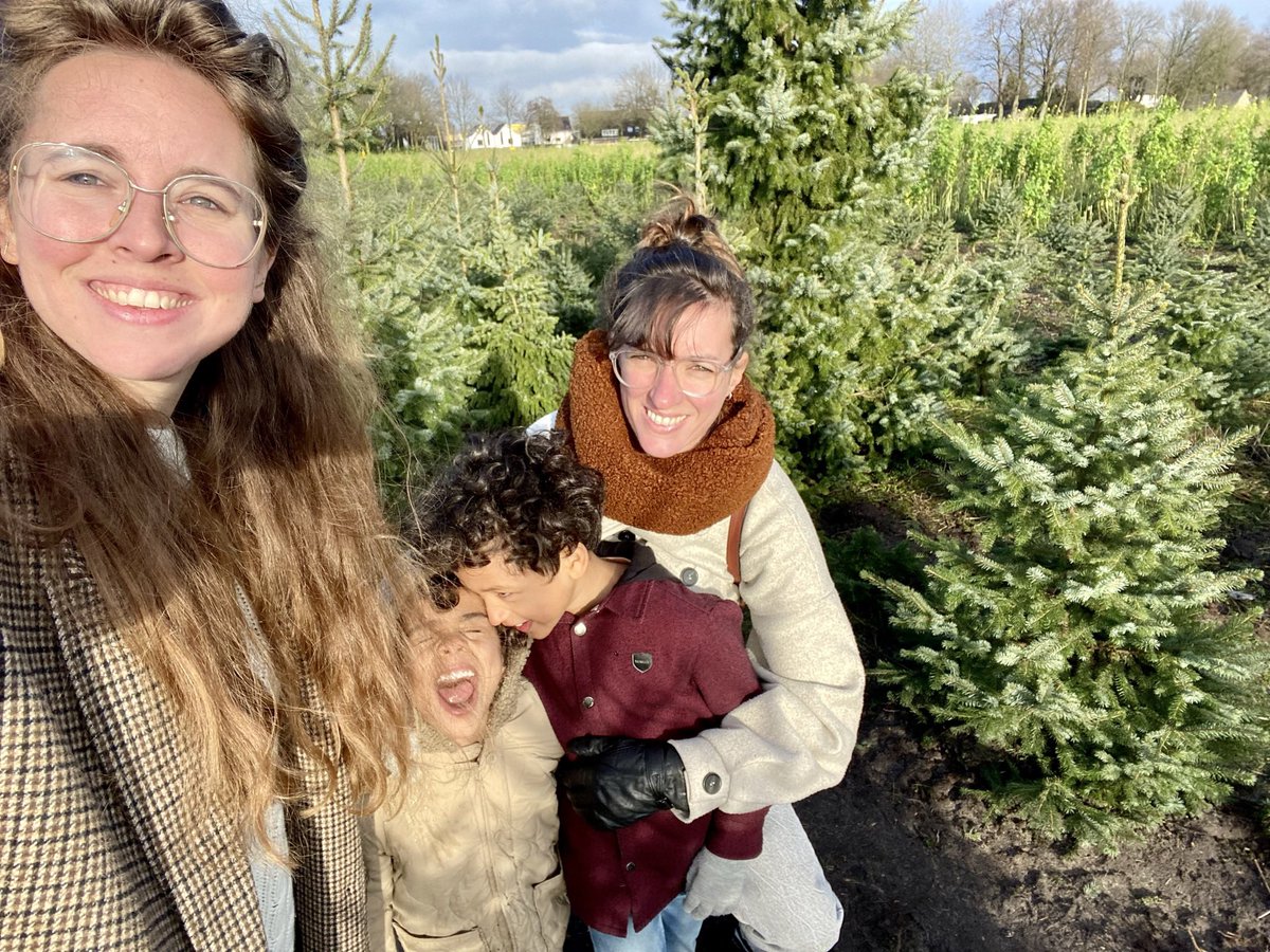 Bricycle_Design's tweet photo. Picking out a Christmas tree with the family! 🌈🎄 Happy Holidays everyone! #fanfusion https://t.co/3TzFeOMeMX