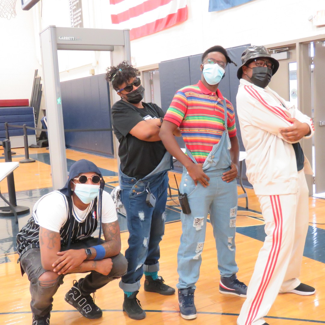 SyracuseAcademy's tweet photo. #SASCS #MiddleSchool dressed in various decade fashions for their #SpiritDay event leading up to #WinterRecess. Way to stay so fresh and so cool #SASAtoms! Visit our FB page to view more picts. from the #DecadeDays event.
.
@dfrankny @Ninacharters @CharterEmpire @nycharterassoc https://t.co/pHyjlh0nmb