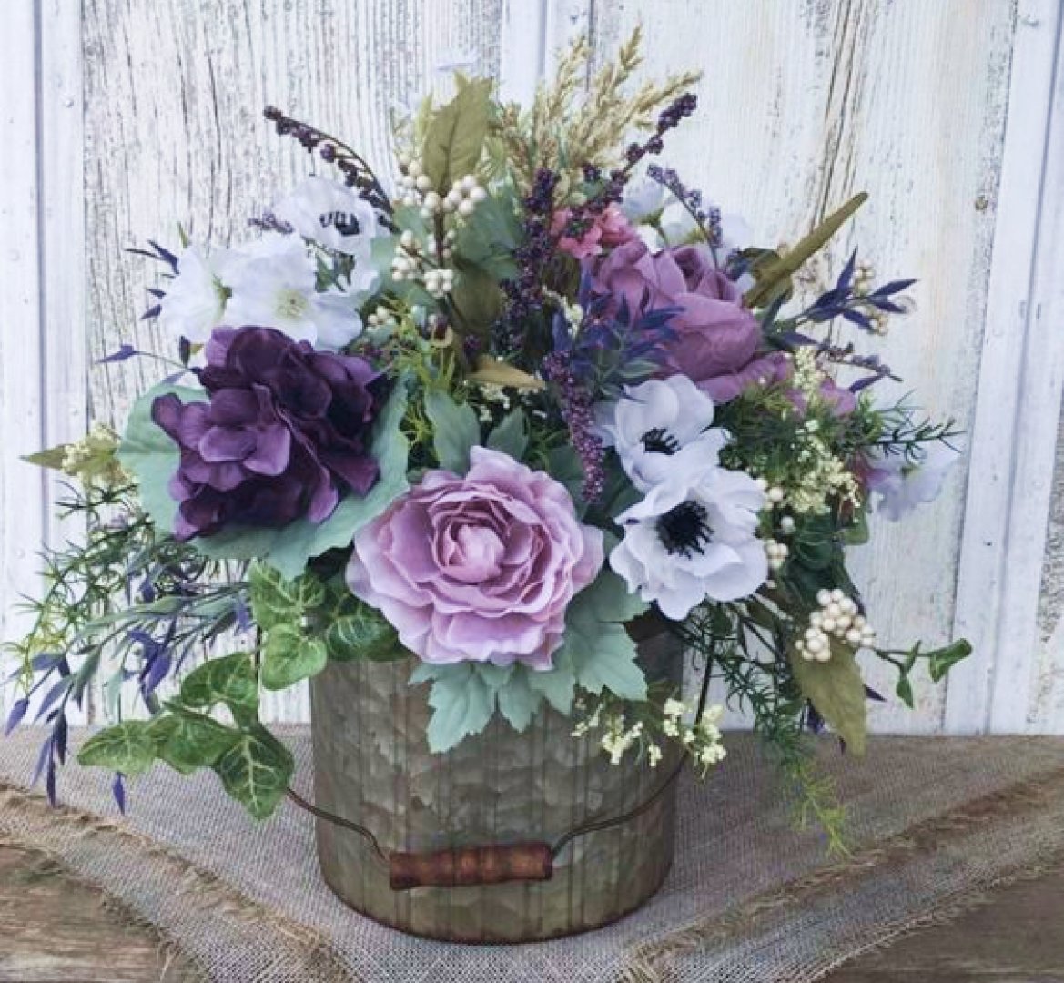 Fleurigros's tweet photo. #Pantone a dévoilé la couleur de l'année 2022: Very Peri 🟣

#Fleurigros est fier d'accompagner les experts de l'industrie florale dans leur quête d'innovation et d'expression créative avec des fleurs séchées et coupées issues des meilleurs fournisseurs. 💐

Photos: Pinterest https://t.co/zPCstFRMGz