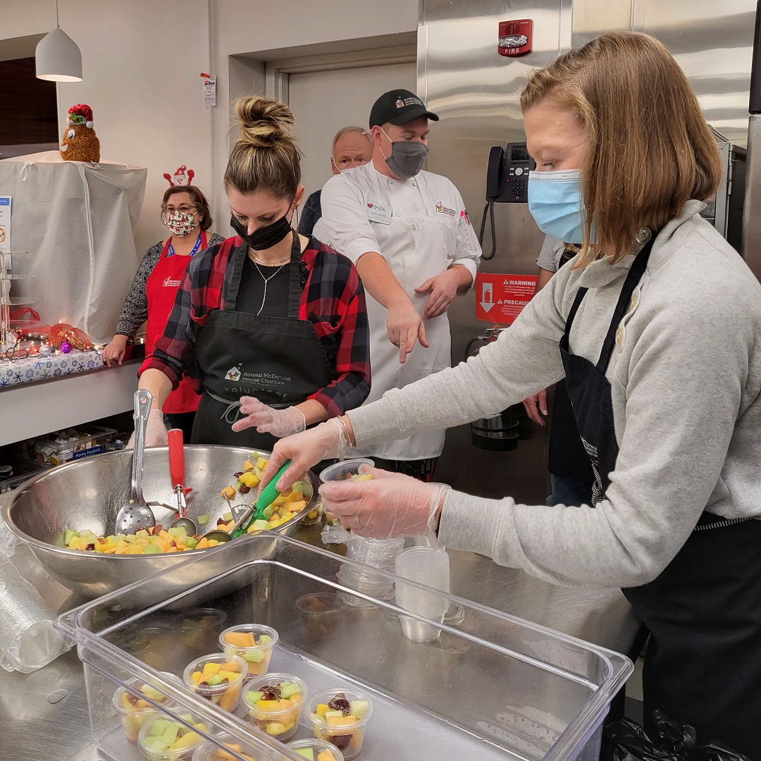 altafiber's tweet photo. This month, several Cincinnati Bell and @CBTSConnect employees prepared and served meals at @RMHCincinnati while RMH families enjoyed holiday decorations and visits from Buddy the Elf and Santa. #ItsInOurFiber to make this holiday season brighter through community service! https://t.co/NPq8r26WX1