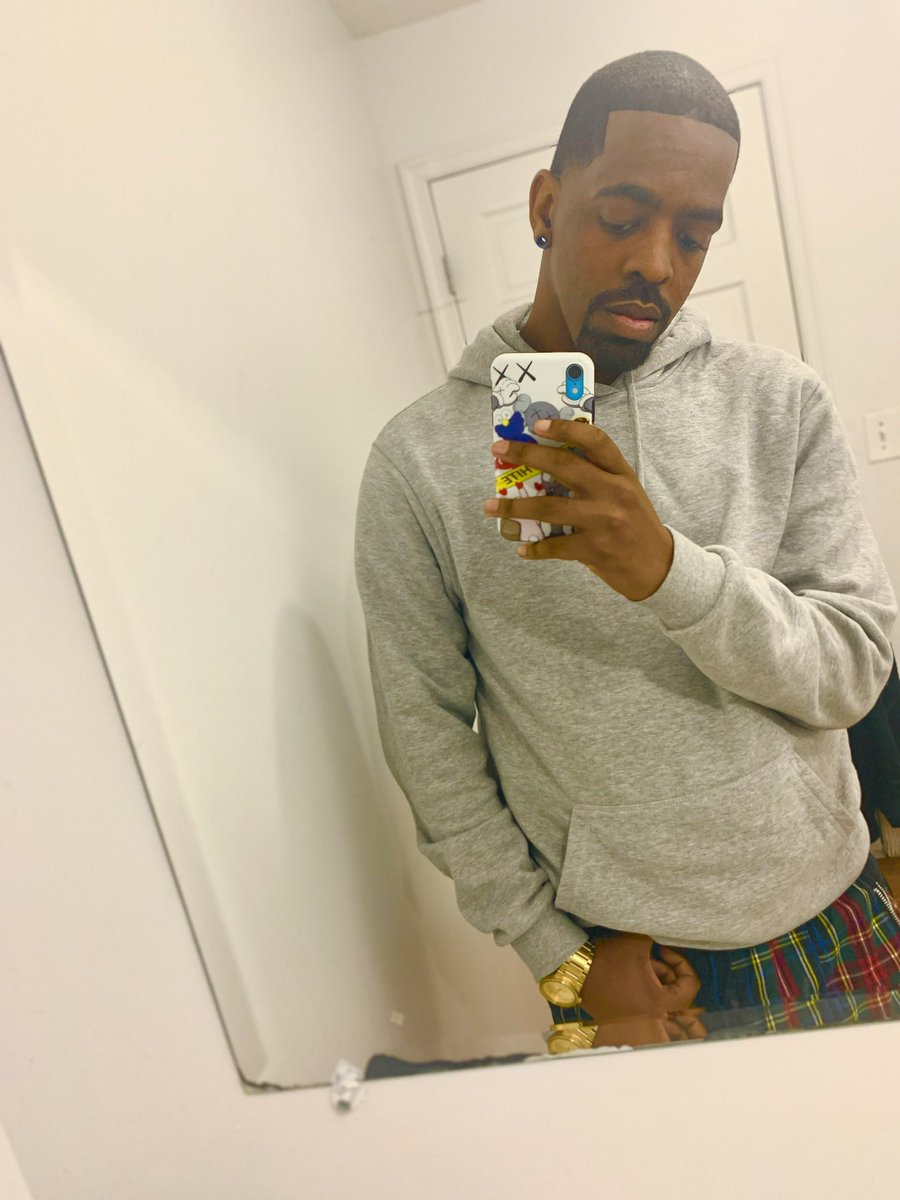 Chieef_Raka's tweet photo. A lil #ThrowBackThursday before the full beard! #Blackman #BaeAf #Goatee #Thirtyish https://t.co/xmiBYCFOXx