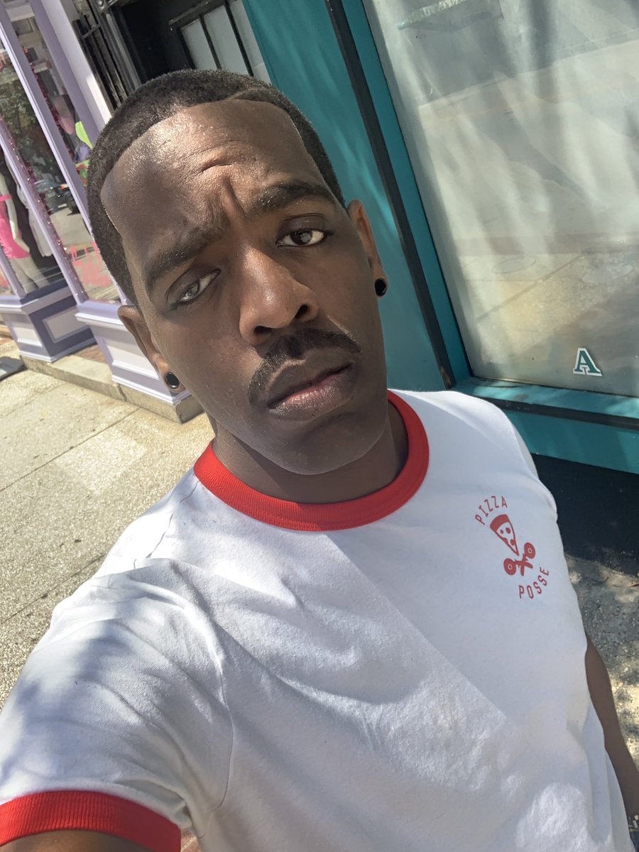 Chieef_Raka's tweet photo. A lil #ThrowBackThursday before the full beard! #Blackman #BaeAf #Goatee #Thirtyish https://t.co/xmiBYCFOXx