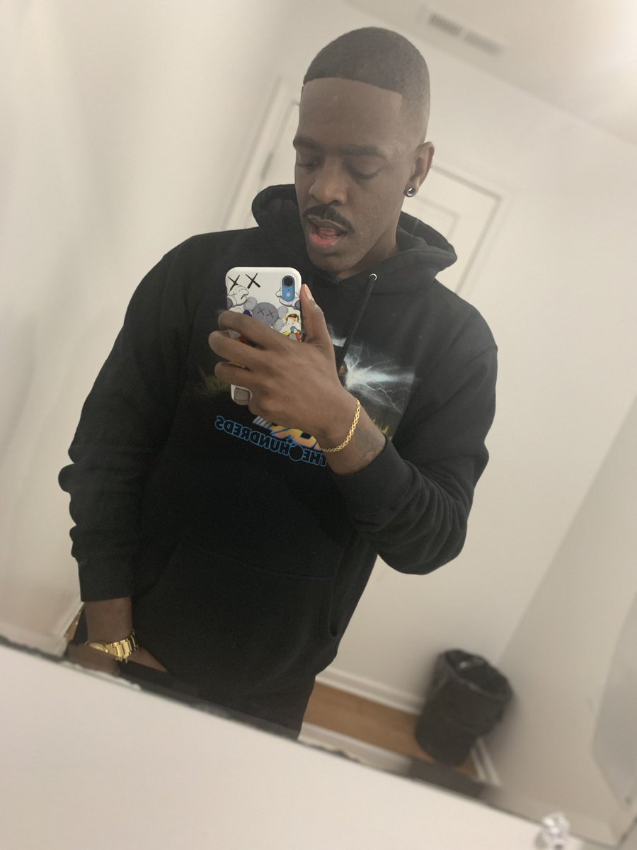 Chieef_Raka's tweet photo. A lil #ThrowBackThursday before the full beard! #Blackman #BaeAf #Goatee #Thirtyish https://t.co/xmiBYCFOXx