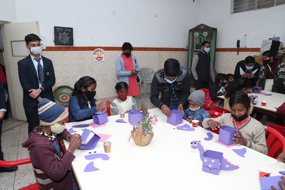 BBPSMV's tweet photo. They enjoyed and connected with each one of us..it was indeed a pleasure for BBPS to have the young ones with us.
Here are the glimpse of the same..
#kindenssmatters #santawithin #chrimas2021 @UNESCO_MGIEP https://t.co/f8CzkaDq5z