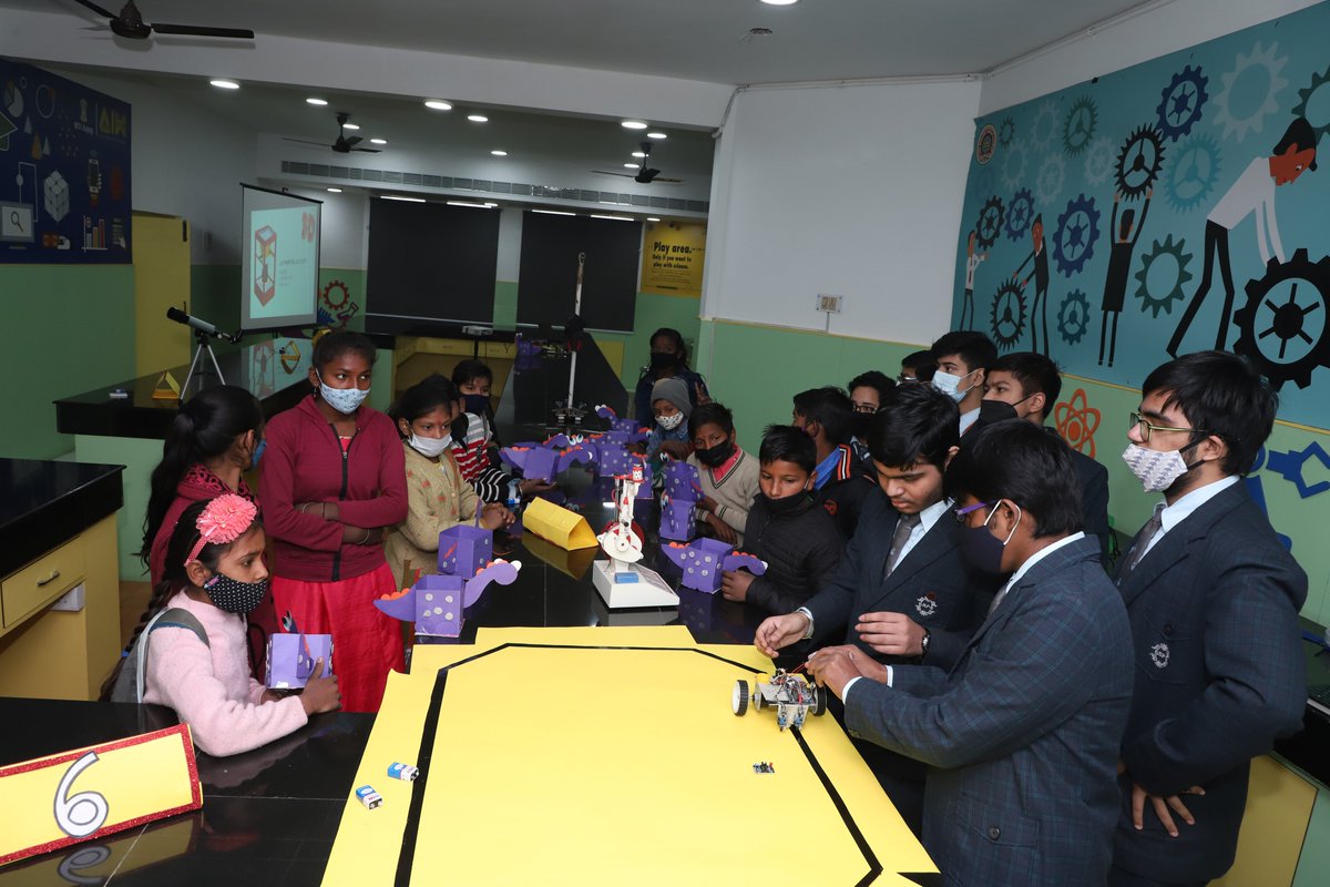 BBPSMV's tweet photo. They enjoyed and connected with each one of us..it was indeed a pleasure for BBPS to have the young ones with us.
Here are the glimpse of the same..
#kindenssmatters #santawithin #chrimas2021 @UNESCO_MGIEP https://t.co/f8CzkaDq5z