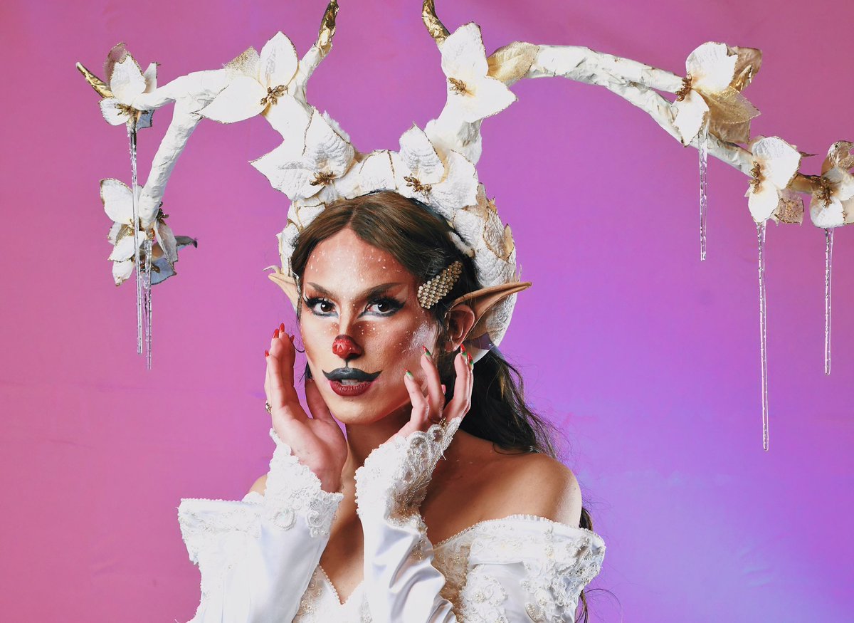 thefabrielle's tweet photo. last xmas vs. this xmas 🦌✨🎄 https://t.co/TidlJiEvLZ