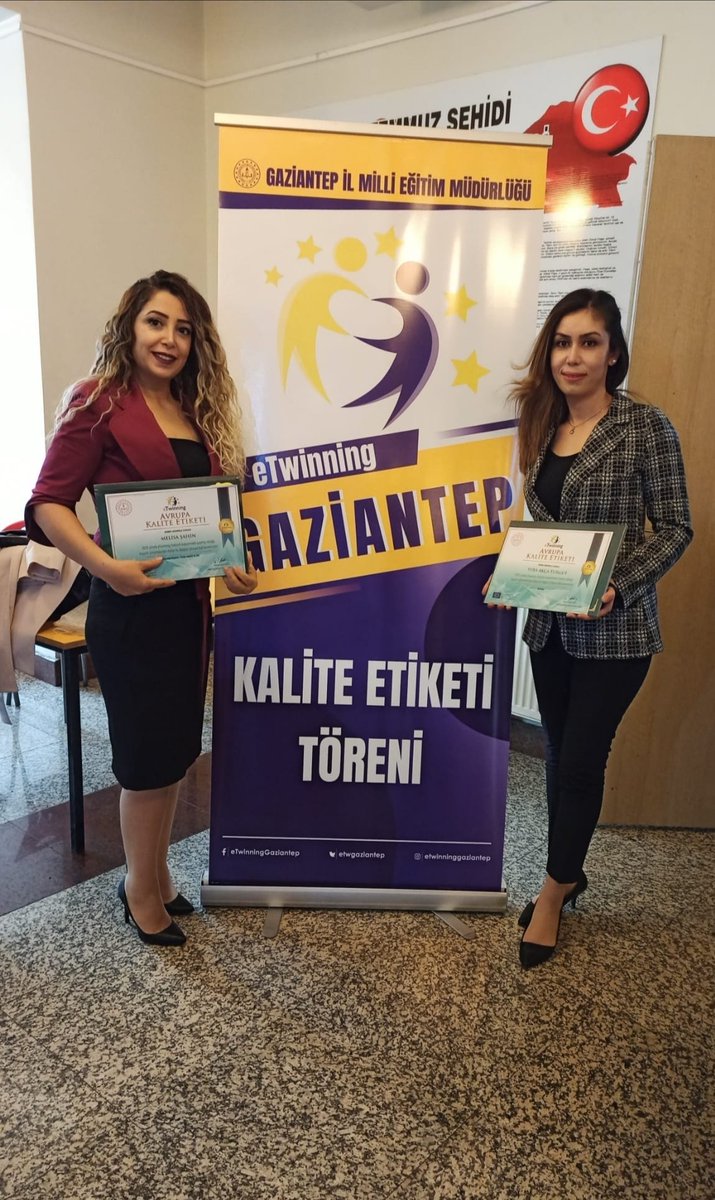 MelYus44's tweet photo. Mehmet Erdemoğlu İlkokulu olarak e Twinning kapsamında yaptığımız projelerden Ulusal ve Avrupa kalite ödüllerimizi aldık. Ayrıca e Twinning School ünvanını da almış olmak ayrı bir mutluluktu. @etwgaziantep, @GaziantepArge, @yasintepe, @erdalkilinc27 https://t.co/UlFyaqSLgD