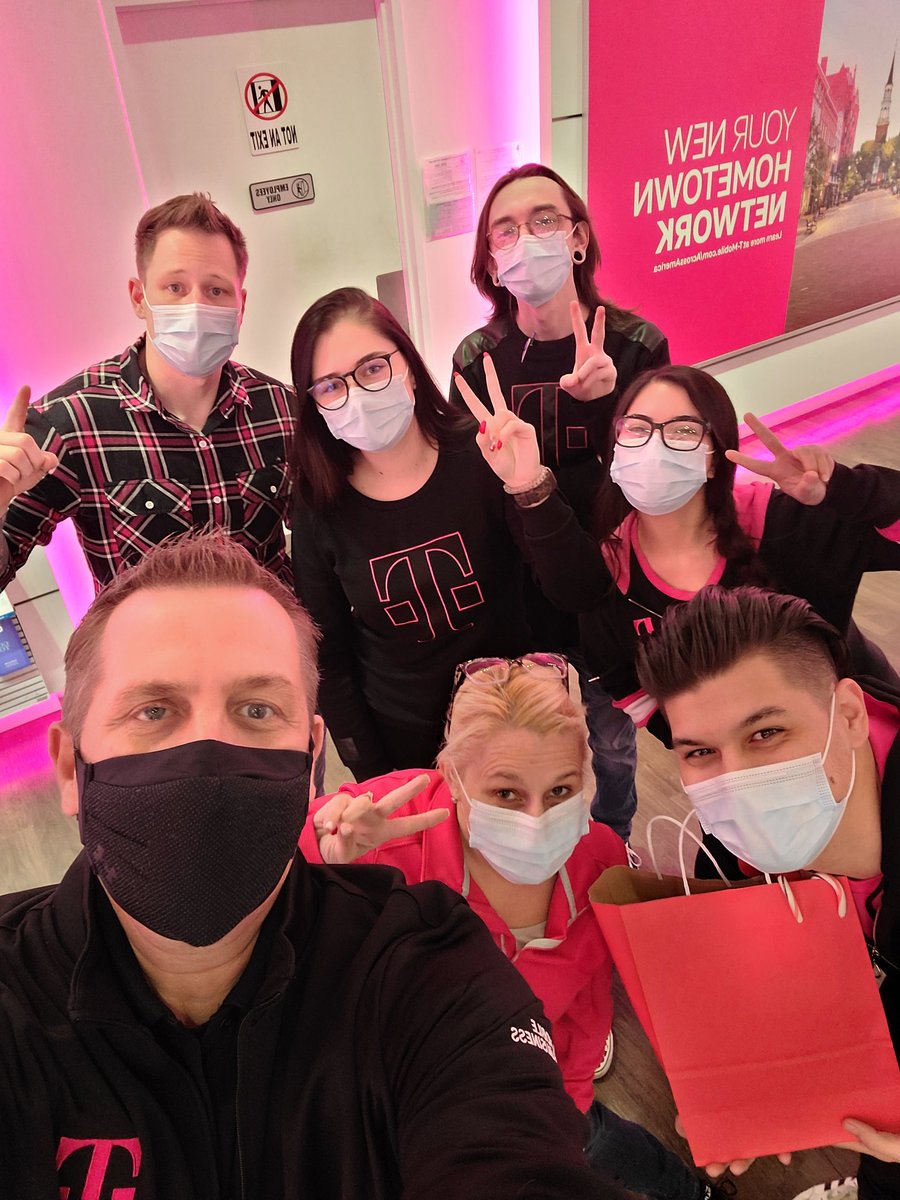 Great visit wjth the Bayou team, what an AMAZING team...Thank you for all you do for our T-Mobile customer family.  Stay safe out there everyone and Merry Christmas🎄🎁 <a href="/BillyScarborou6/">Billy Scar</a> <a href="/ShemerHaiden/">Haiden Shemer</a> <a href="/jenny_foss/">Jenny Foss</a> <a href="/MitchClabeaux/">Mitch Clabeaux</a> <a href="/DGurosky/">D GUROSKY</a> <a href="/jboy1724/">Javier B</a> <a href="/MattHaven/">Matt Haven</a>