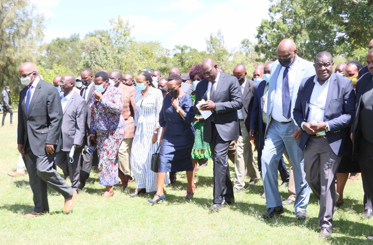 WilliamsRuto's tweet photo. Joined the family, staff and friends of our late Chief of Staff Ken Nyauncho Osinde in prayer as we laid him to rest in Ngata, Nakuru County.

Ken was a forthright, diligent and a natural leader. https://t.co/mhIMf6yNlF
