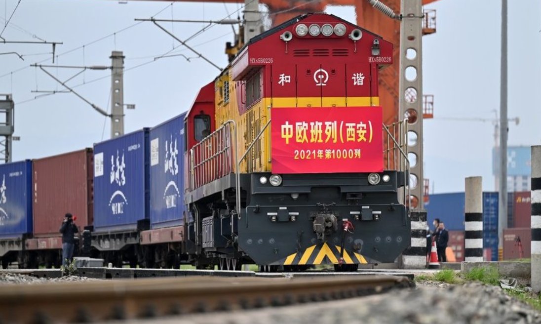 OSSMED_LUMSA's tweet photo. 📌Oggi per #OSSMED il punto di Antonio Luciano (@tonio__lu) sulla grande crescita dell'ultimo anno del trasporto ferroviario euro-asiatico #trenimerci

L’articolo ⤵️
https://t.co/ndrE2Lmawm https://t.co/3sH8qmpL5t