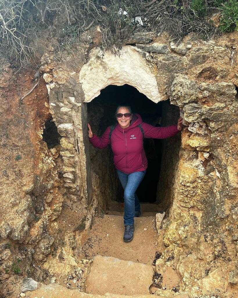 Timothy_Hughes's tweet photo. Cliff top walk from @rochabrava to #benagil via #praiadocarvalho #algarve #portugal #visitalgarve #visitportugal #travel #digitalnomad #hpbmoments #walk #walking #rochabrava #benagilbeach @officeoffin https://t.co/eift82pA2M https://t.co/lNbV97rJsL
