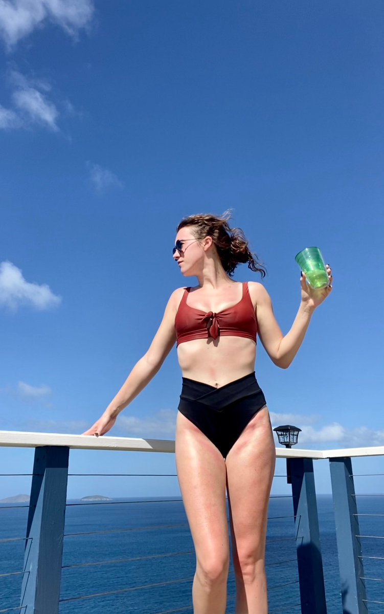 MaureennReaddyy's tweet photo. tbh this vacation has done wonders for my body dysmorphia, whatcha think? https://t.co/RihSwAf36i