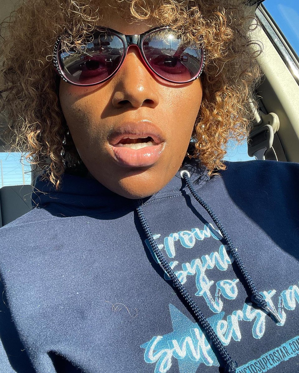 TamaraBubble's tweet photo. This month marks the 2 year anniversary with my baby #forgoodnesssync … do it look like I’m burnt out yet 🤔 ⁉️Cuz … um … I 👏🏽DON’T 👏🏽GET 👏🏽TIRED 🥵 lol watch me work 😏✌🏽#BubbleOnDeck 

P.S. I don’t 🙅🏽‍♀️ text and drive 🚗💨 but I do take mad selfies at a red light 🚦… ENJOY😉 https://t.co/XqLrbPObRG