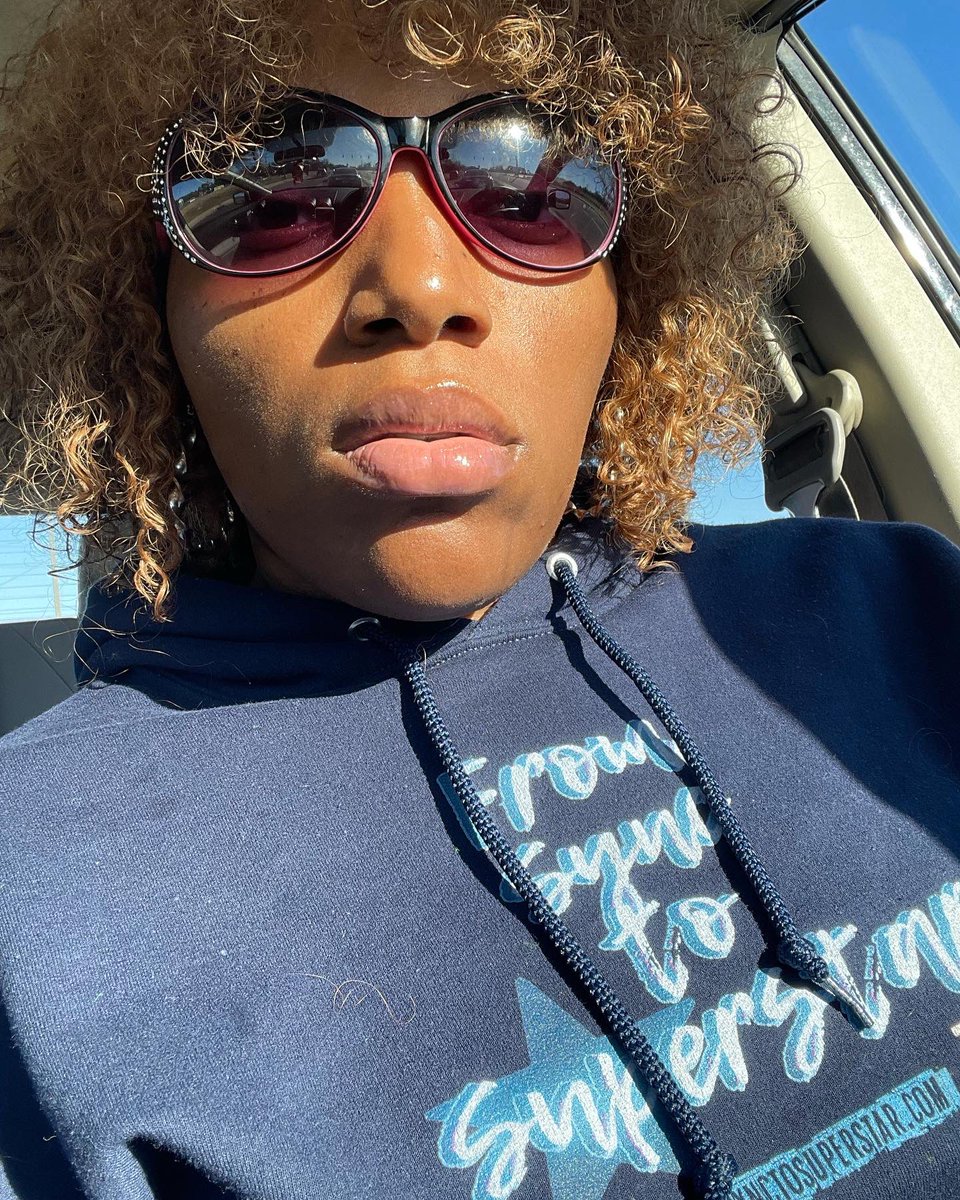 TamaraBubble's tweet photo. This month marks the 2 year anniversary with my baby #forgoodnesssync … do it look like I’m burnt out yet 🤔 ⁉️Cuz … um … I 👏🏽DON’T 👏🏽GET 👏🏽TIRED 🥵 lol watch me work 😏✌🏽#BubbleOnDeck 

P.S. I don’t 🙅🏽‍♀️ text and drive 🚗💨 but I do take mad selfies at a red light 🚦… ENJOY😉 https://t.co/XqLrbPObRG