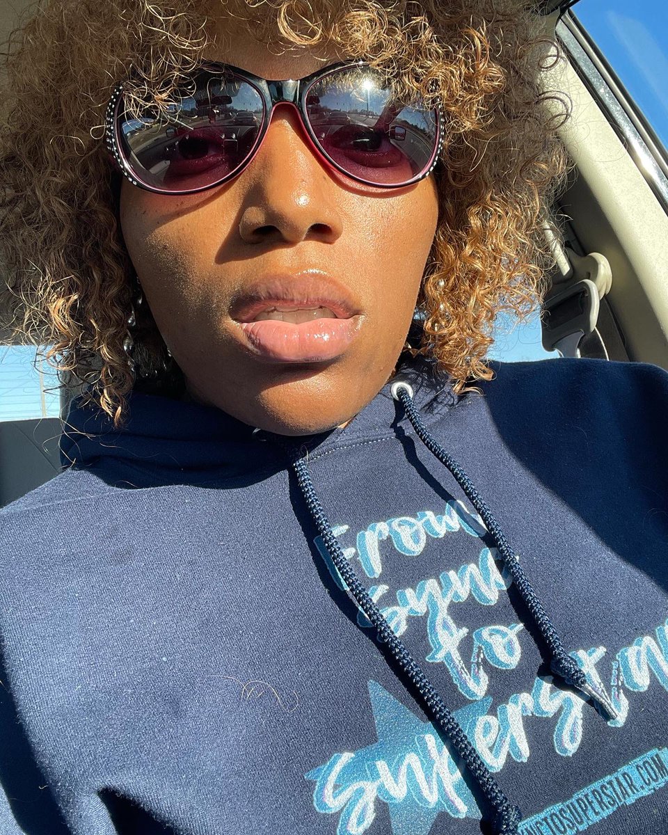 TamaraBubble's tweet photo. This month marks the 2 year anniversary with my baby #forgoodnesssync … do it look like I’m burnt out yet 🤔 ⁉️Cuz … um … I 👏🏽DON’T 👏🏽GET 👏🏽TIRED 🥵 lol watch me work 😏✌🏽#BubbleOnDeck 

P.S. I don’t 🙅🏽‍♀️ text and drive 🚗💨 but I do take mad selfies at a red light 🚦… ENJOY😉 https://t.co/XqLrbPObRG