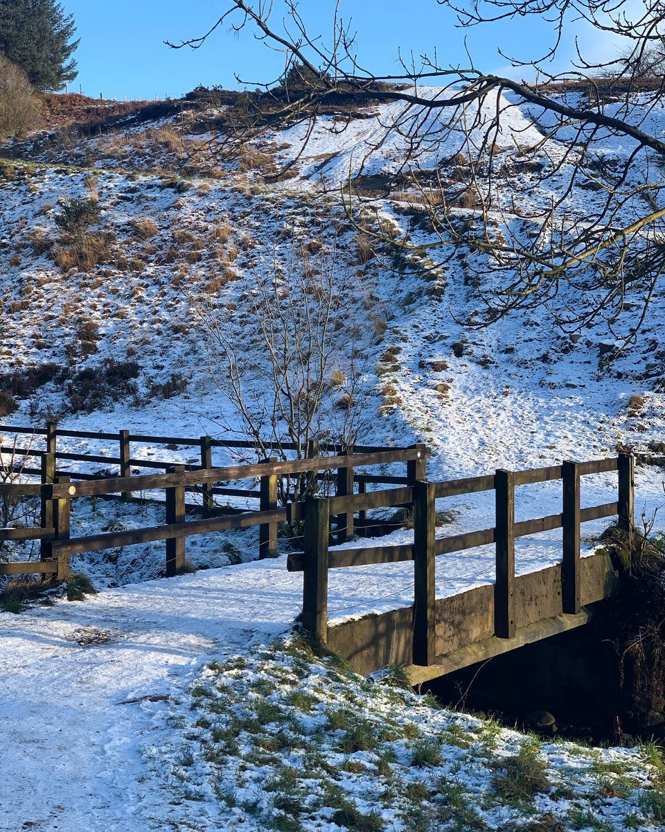 RamblersGB's tweet photo. No.1 rule this winter: If it’s snowing, the to-do list can wait. ❄️⛄️👣 #WalkYourWay https://t.co/GdmStCbjas