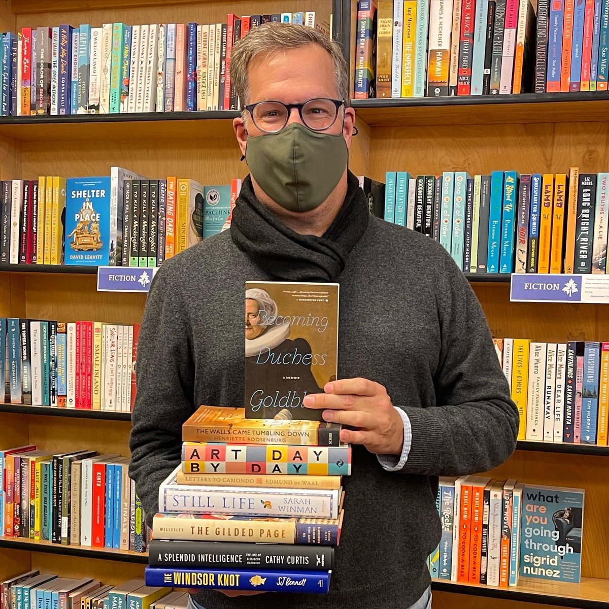 rakestrawbooks's tweet image. No matter who you’re shopping for our talented booksellers can find you a great book for them! We’re open 9:30 AM to 5 PM today. Come on down! #welovebooks #stacksofbooks #indiebookstores #booksellers #shoprakestrawbooks #livelocallydanville