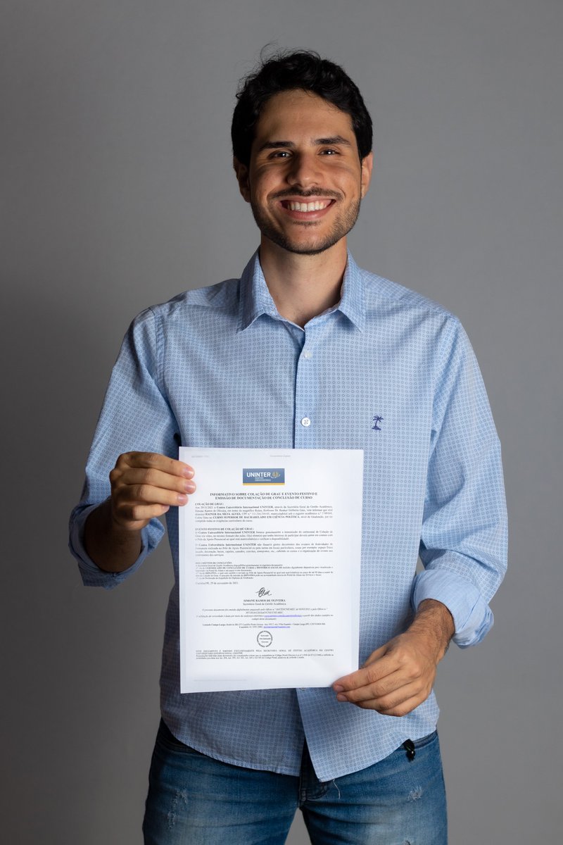 RainerAlvesOfc's tweet photo. Finalmente, oficialmente cientista político.

Meses a fio, produzi um debate importante na produção do TCC. Tratei da falta de um projeto que tenha concretude, baseado em evidências e números que tragam uma agenda real para anseios do nosso País em sua mais diversas áreas. https://t.co/T9s5OXuIN8