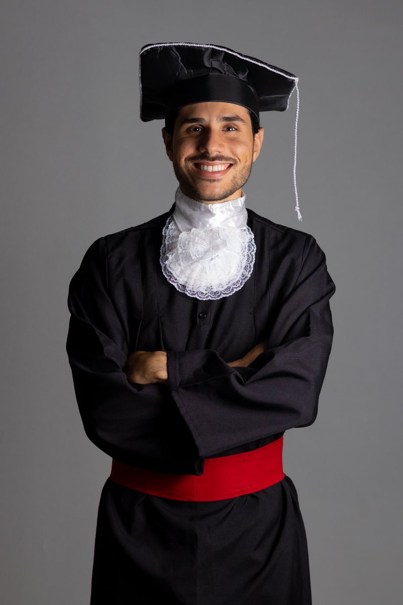 RainerAlvesOfc's tweet photo. Finalmente, oficialmente cientista político.

Meses a fio, produzi um debate importante na produção do TCC. Tratei da falta de um projeto que tenha concretude, baseado em evidências e números que tragam uma agenda real para anseios do nosso País em sua mais diversas áreas. https://t.co/T9s5OXuIN8