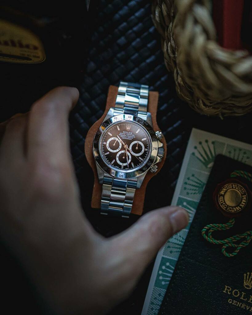 kubotime's tweet photo. Posted another one 10 min ago. Don’t know which one was better🤷‍♂️

————————————
Rolex 16520
Cosmograph Daytona
————————————
#rolex #daytona #rolexdaytona #zenithdaytona #wristorgasm #chronograph #elprimero #16520 #inverted6 #vintagedaytona  #watchcollec… https://t.co/H0w0eevws0 https://t.co/s7xAJdfOOI