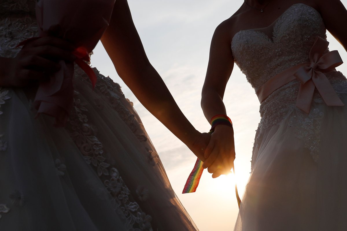 Openly's tweet photo. 💍 2021 was a landmark year for same-sex marriage, with Chile, Switzerland and Costa Rica all passing new laws. 🏳️‍🌈

💵 Researchers and #LGBT+ activists say marriage equality also brings economic benefits - from weddings to tourism.

Here's why. 👇🧵
https://t.co/tIfggylG61 https://t.co/Npq7TGu73z