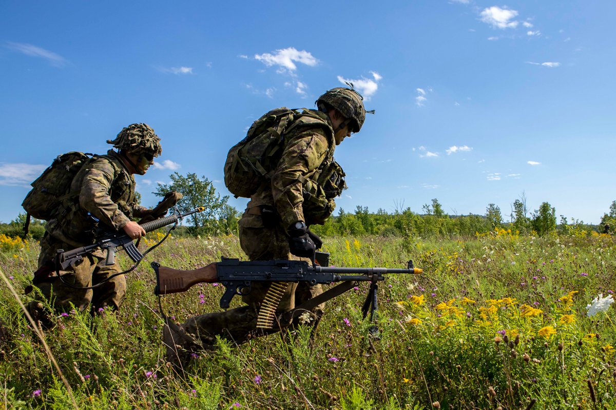 4CdnDiv4DivCA's tweet photo. Have any New Year’s resolutions?
Ours is to continue to remain #StrongProudReady!
Avez-vous pris une résolution pour la nouvelle année?
La nôtre est de demeurer #FortsFiersPrêts!
📸Cpl Dreimanis
@31_CBG @32CBG_32GBC @33_CBG @33_GBC @2CMBG2GBMC #3CRPG #3GPRC @GarrisonPet https://t.co/bbatvqf9xe