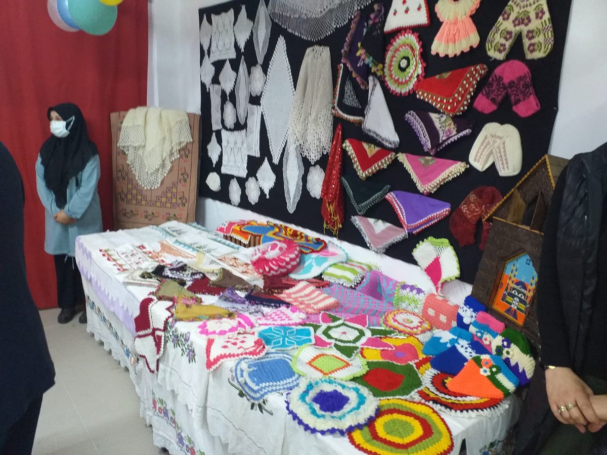 İl Milli Eğt Md Sn <a href="/gokhanmurat1/">Murat YİĞİT</a>,  İlçe Milli Eğt Md Sn <a href="/MustafaOzdmr55/">Mustafa Özdemir</a>, İlçe Milli Eğt Şb Md Sn <a href="/yuduf_tanrioven/">Yusuf tanrioven</a> <a href="/AtakoyVe/">Atâköy şehit selim akan ilkokulu ve ortaokulu</a> 1/A sınıfı öğretmeni Elif Şahin, öğrencileri ve velileri tarafından hazırlanan yerli malı etkinliğine katıldı. <a href="/samsunmem/">Samsun İl Milli Eğitim Müdürlüğü</a> #samsunbenimokulum