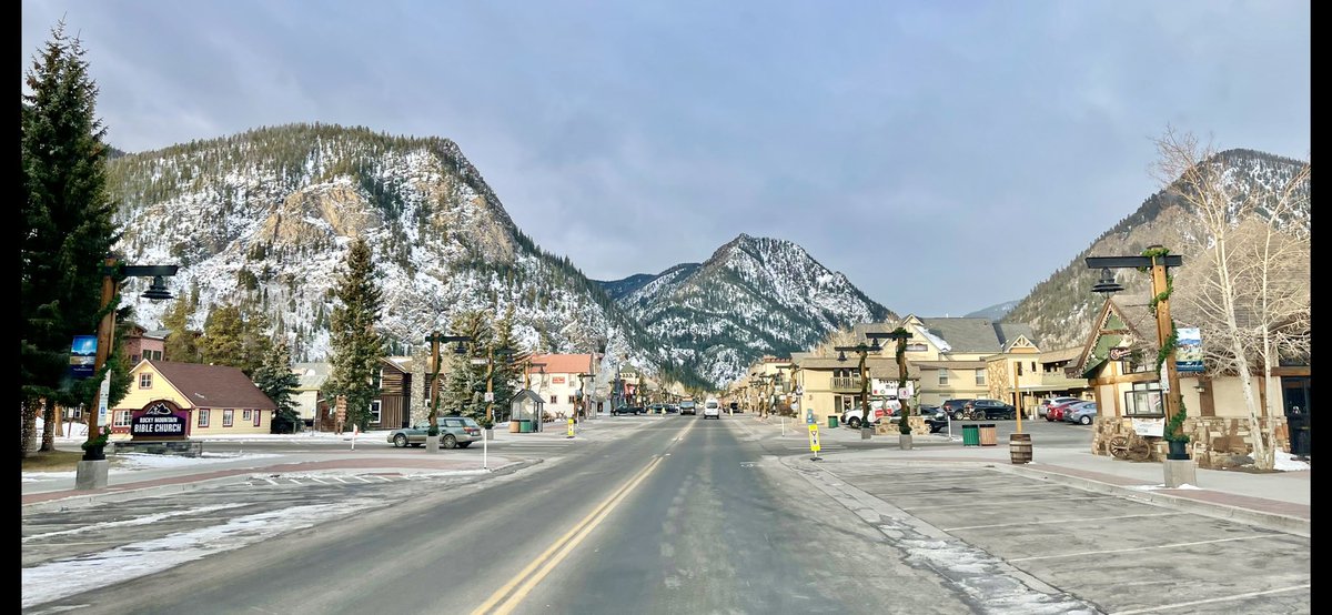 drjwyble's tweet photo. Merry #Christmas and #HappyHoliday to all! Family time in #Colorado Hope #Santa finds us! #makeGOODbetter https://t.co/PEr81Sspbj