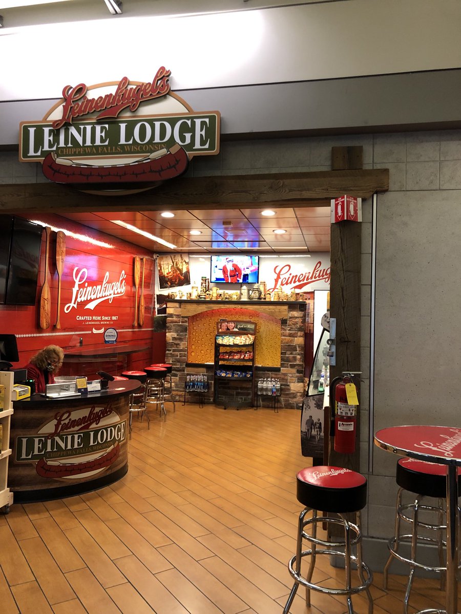 Prost_Leinie's tweet photo. ❤️ ⁦@MKEairport⁩ ⁦@Leinenkugels⁩ https://t.co/RoIzLaCHz0