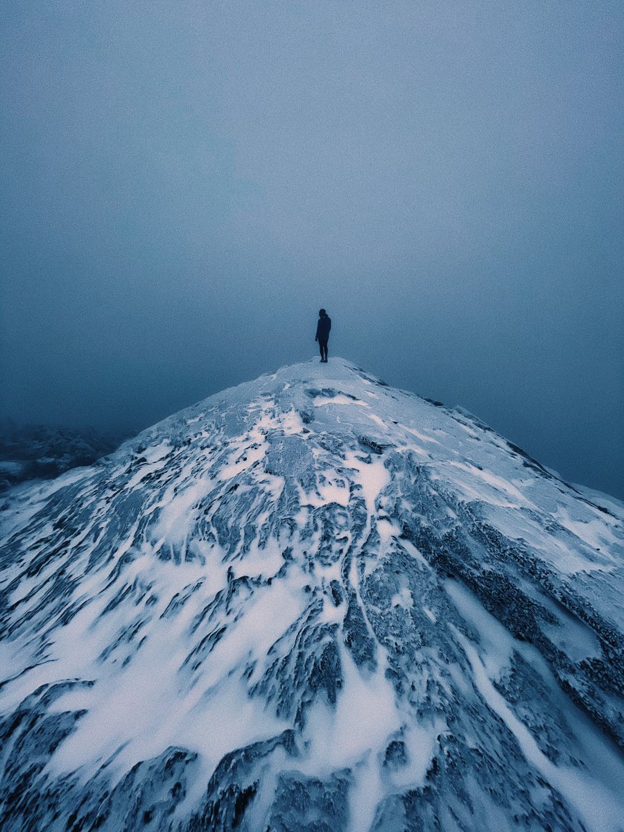 nckktng's tweet photo. Full hinterland status here in Vermont. Top of the mountains feeling a lot like the bottom of the @opensea 🌊🐟🌊 Hope everyone's having some nice holiday time 🖤 https://t.co/229bkkGlic