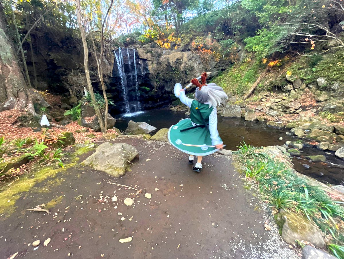 IsumiDamyon's tweet photo. ＼みょんな #メリークリスマス 修行／
（せっかくのクリスマスなので鹿の角で修行してきた）

この後しばらく仕事に支障が出た🙄🙄
#東方Project 
#魂魄妖夢 
#白玉楼の休日
#コスプレイヤーと繋がりたい 
#コスプレ初心者さんと繋がりたい 
#コスプレ初心者 
#コスプレ 
#女装 https://t.co/VK6ganciO5