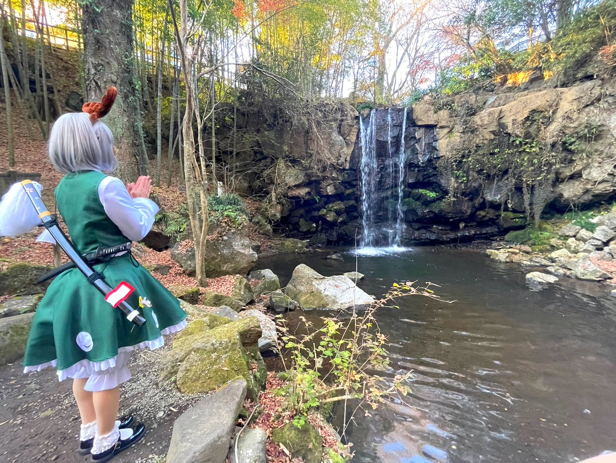 IsumiDamyon's tweet photo. ＼みょんな #メリークリスマス 修行／
（せっかくのクリスマスなので鹿の角で修行してきた）

この後しばらく仕事に支障が出た🙄🙄
#東方Project 
#魂魄妖夢 
#白玉楼の休日
#コスプレイヤーと繋がりたい 
#コスプレ初心者さんと繋がりたい 
#コスプレ初心者 
#コスプレ 
#女装 https://t.co/VK6ganciO5
