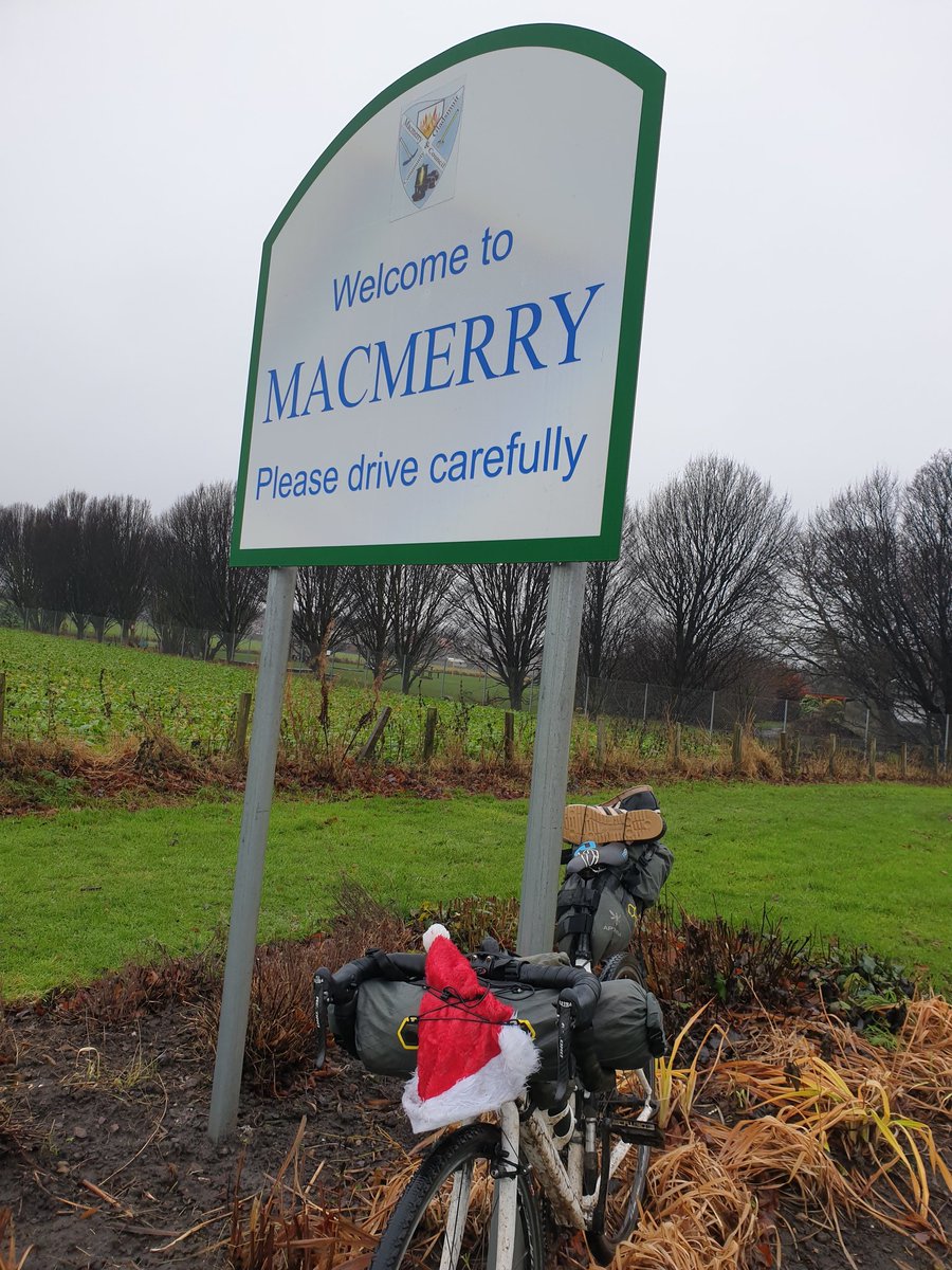 Happy Christmas.

Eat, drink and...

#CyclingHomeForChristmas #ChristmasCard2k21