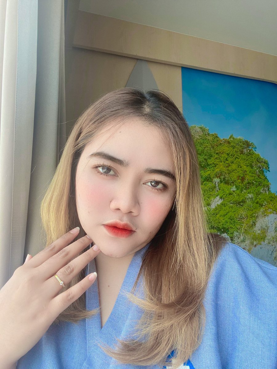 AiladaLooklem's tweet photo. อยู่เป็นของขวัญให้ใครไม่ได้หรอก แต่อยู่เป็นของกินได้นะถ้าเธออยากกิน 🤭 https://t.co/kdsPpG2KGu