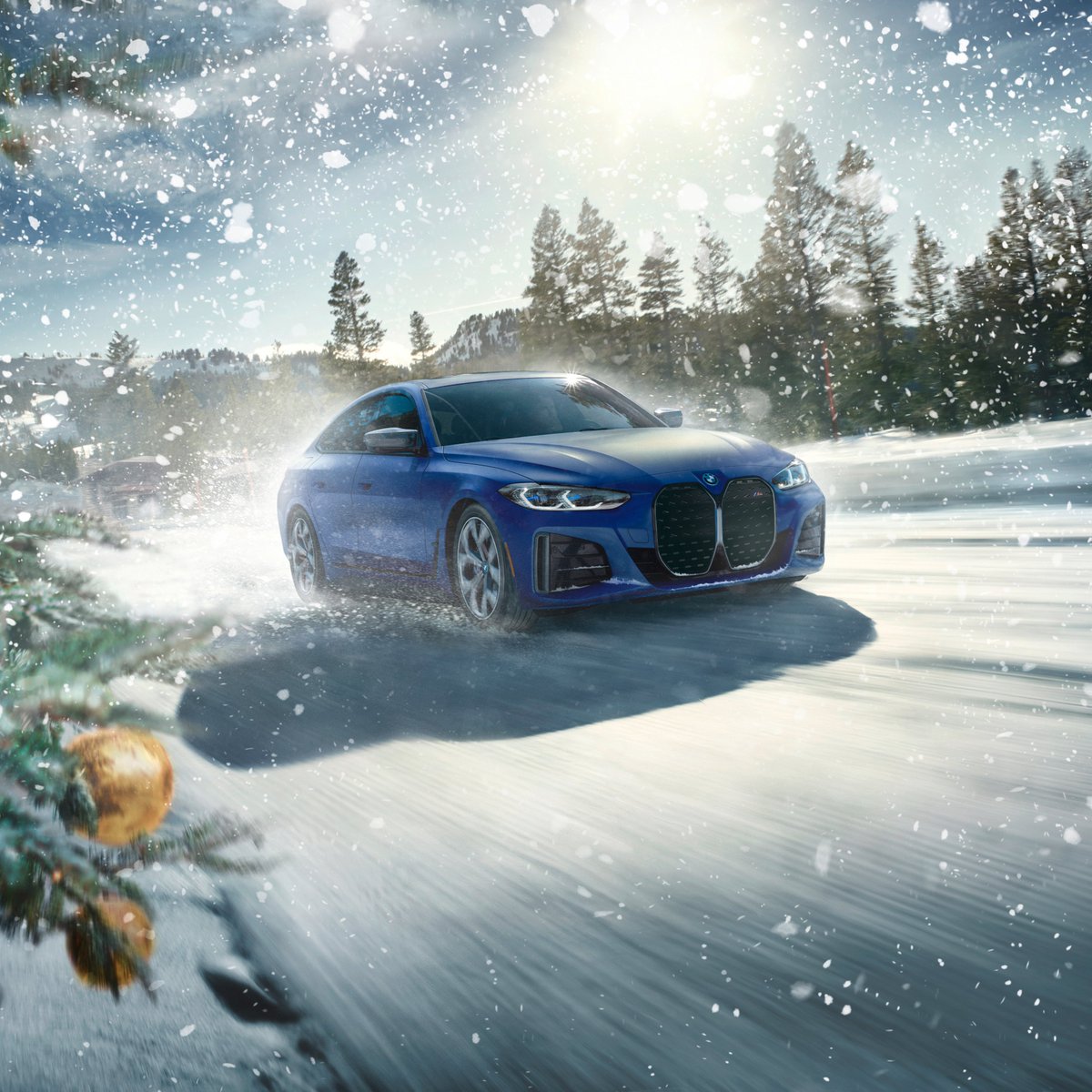 BMWUSA's tweet photo. Make every holiday season electric. The confirmed single charge range of the #i4 gets you up to 301 miles* and the #iX gets you 324 miles.* https://t.co/KN4M2kbvfv https://t.co/LN9y272QTw