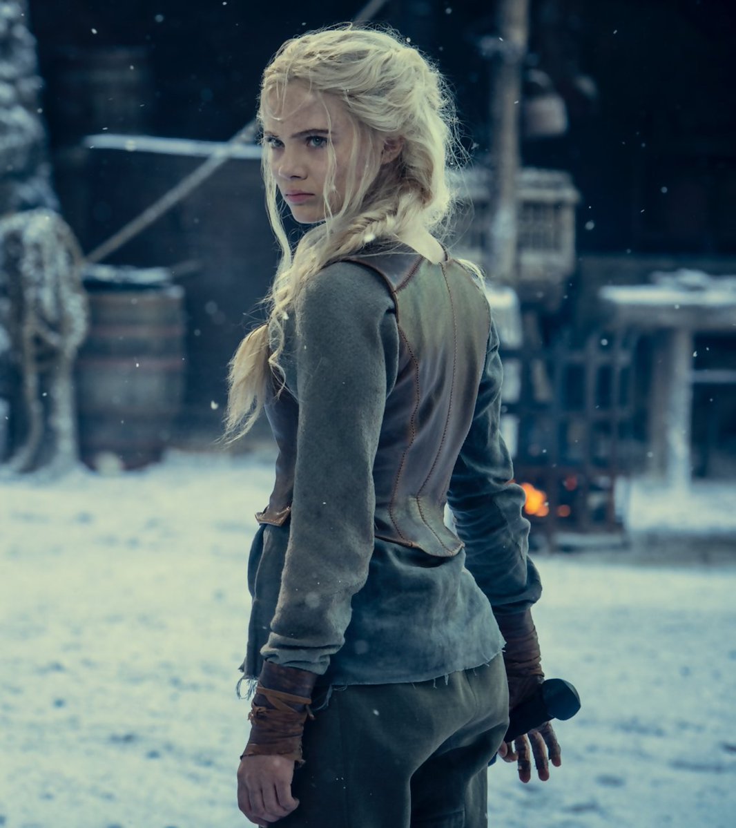 JVCom's tweet photo. The Witcher Saison 2 sur Netflix, c'est :

- Top 1 dans 61 pays
- plus de 142 millions d'heures visionnées

Toss a view to your Witcher... https://t.co/NcXgWDXTcw